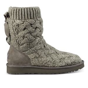 Ugg Isla Bow Boots *see sizing info